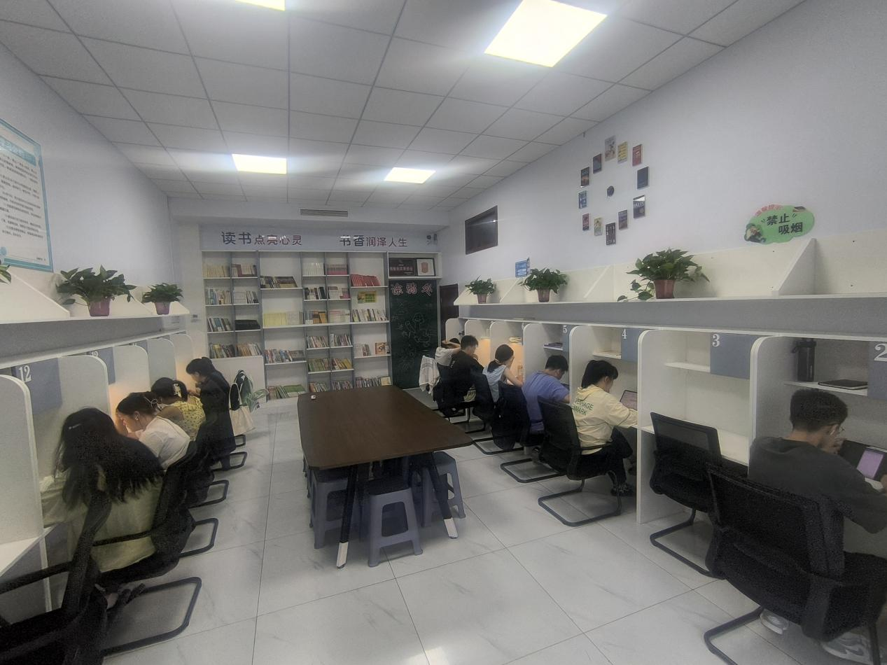 闻喜县东城社区打造公益自习室提升基层公共服务能力(图1)