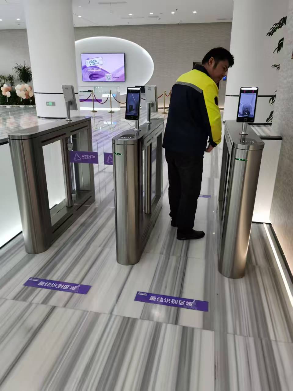 2025年新能源行业门禁道闸：高效合规解决方案与企业选型指南(图1)